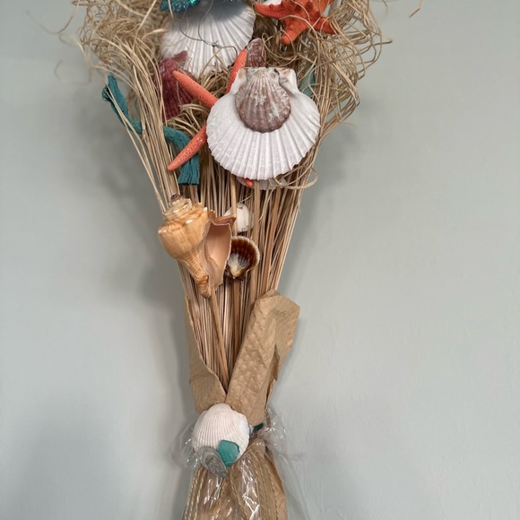 Seashell and Starfish Coastal Arrangement - Picture 6 of 12